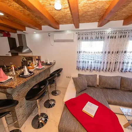 Juli Casa de hóspedes Novi Vinodolski